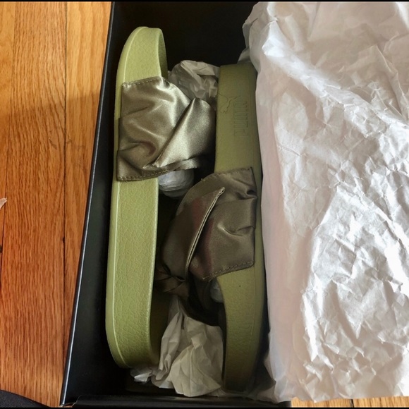 SOLD!!  Fenty Bow Slide!! 😱😱 Beautiful slides❤️ - Picture 6 of 6